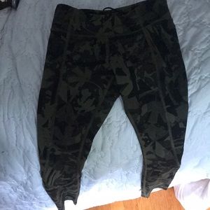 Lululemon camouflage tights 4 size crop leggings